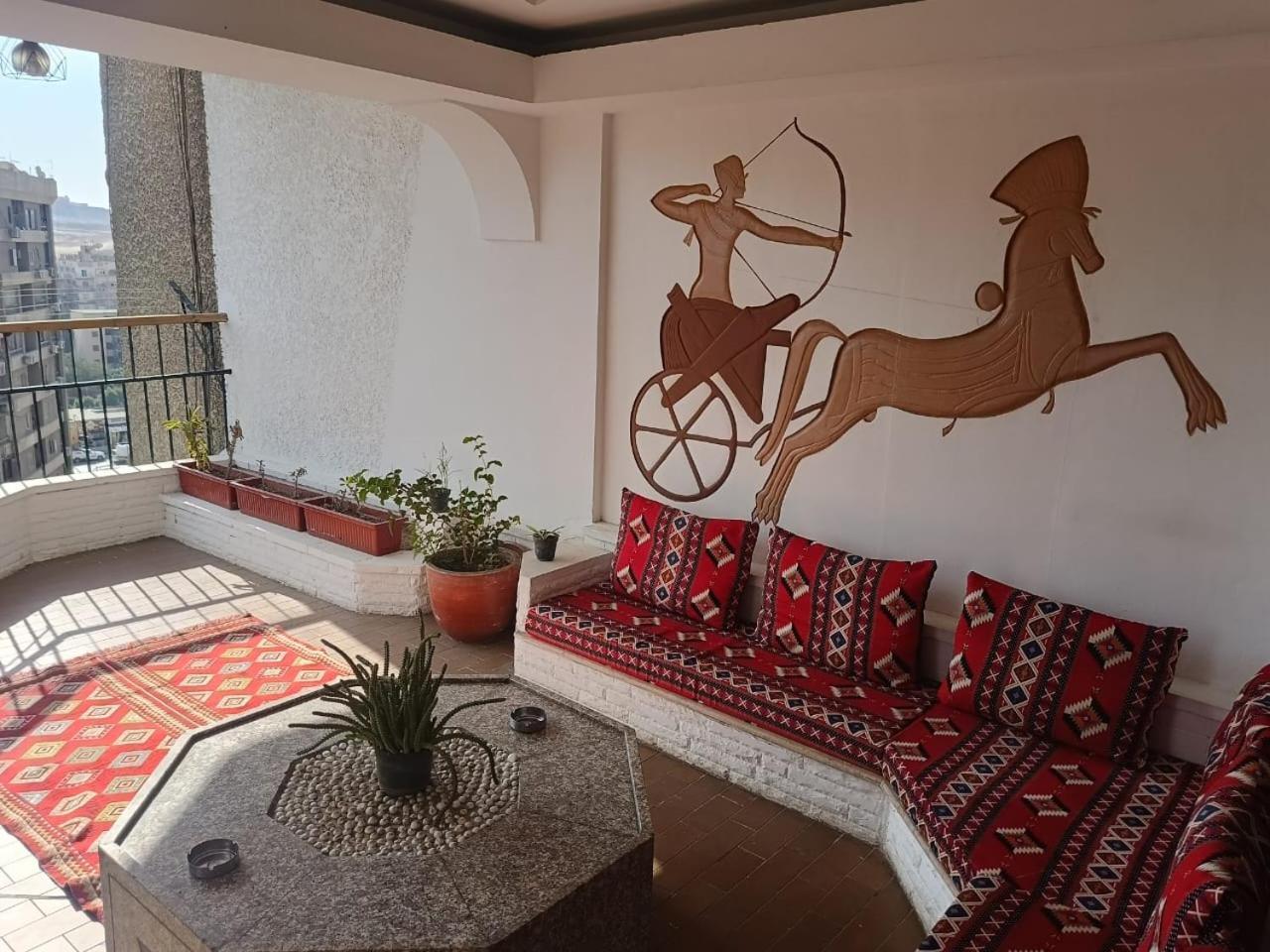 Pyramids Nights Hostel Kafret el-Gabal Kültér fotó